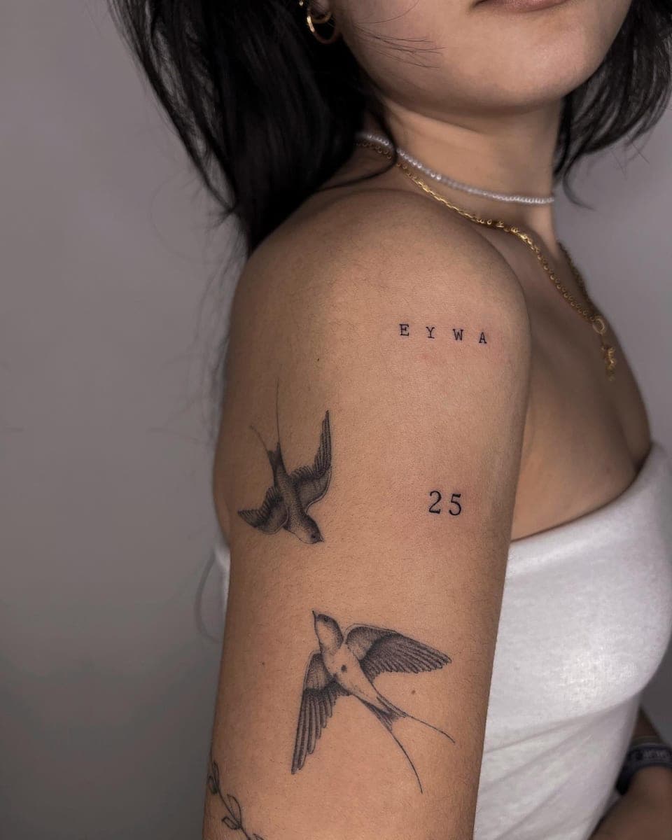 Tatuaje de línea fina de Lidia Alberich — L'Olivera, Barcelona