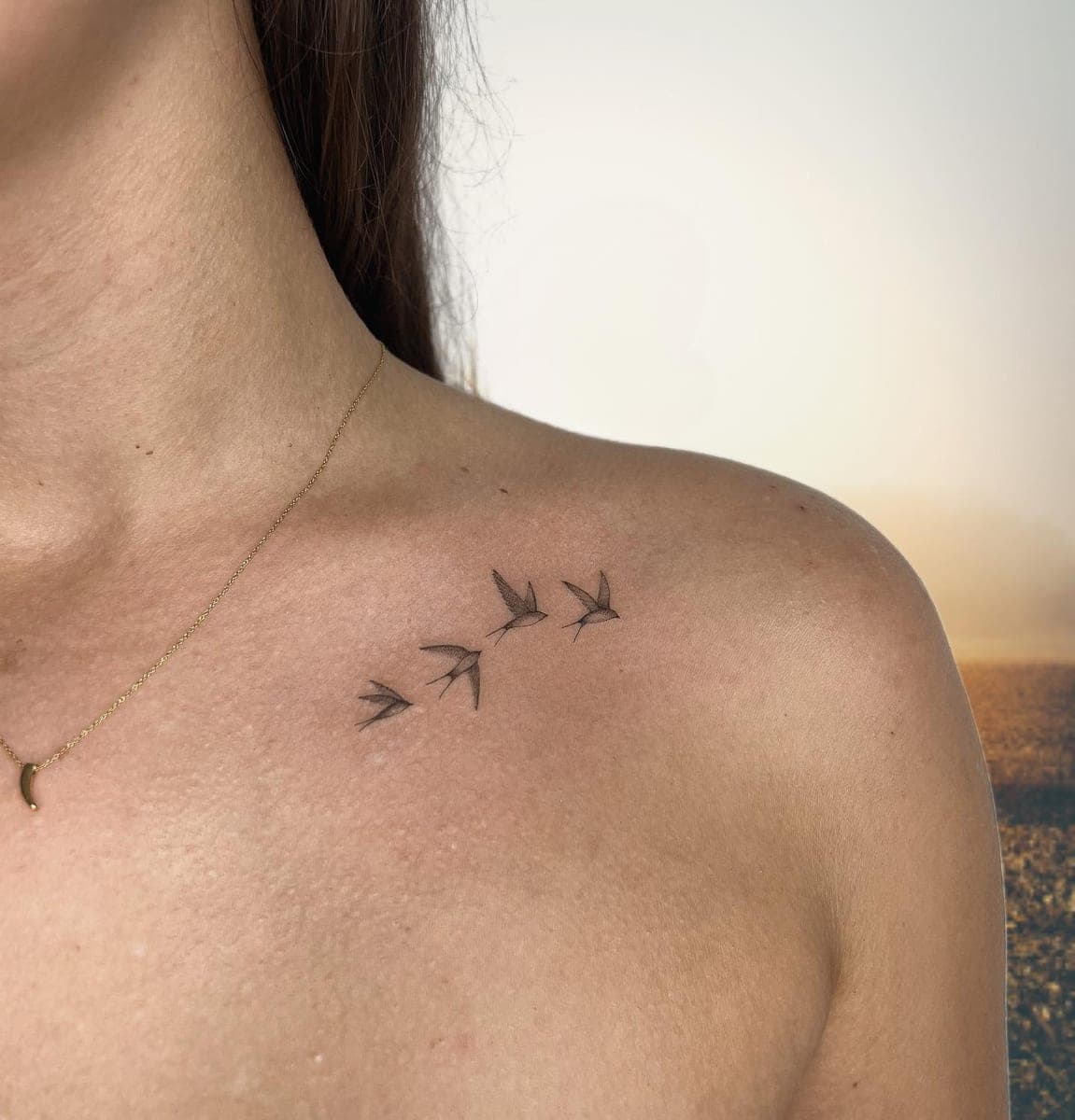 Tatuaje de línea fina de Lidia Alberich — L'Olivera, Barcelona