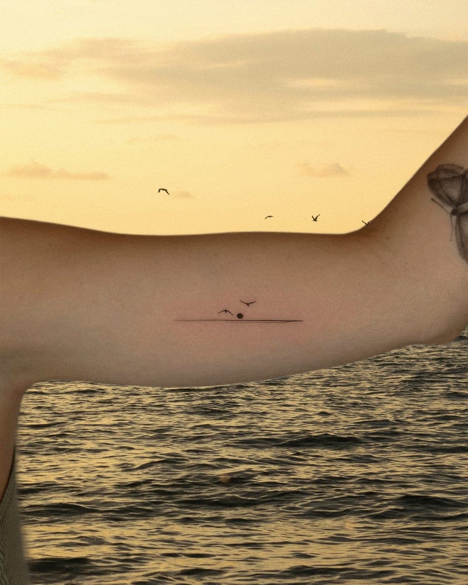 Tatuaje de línea fina de Lidia Alberich — L'Olivera, Barcelona