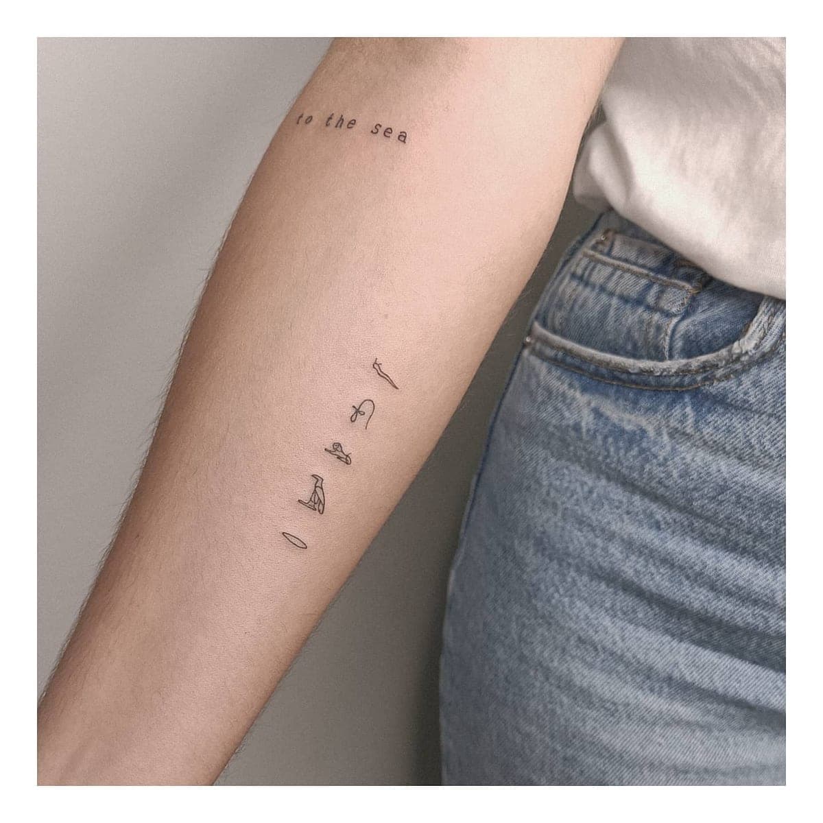 Tatuaje de línea fina de Lidia Alberich — L'Olivera, Barcelona